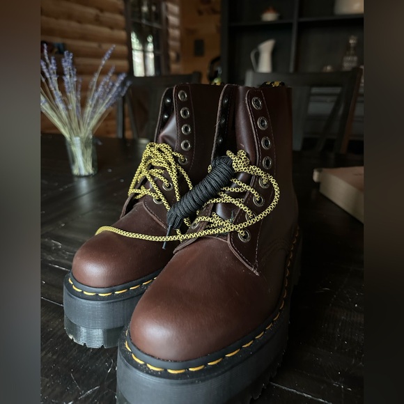 NWOT Dr. Marten 1460 Pascal Max Boots - Picture 2 of 3